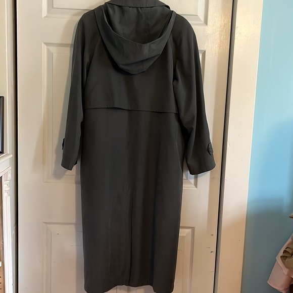 London Fog ladies trench coat. - Picture 3 of 8